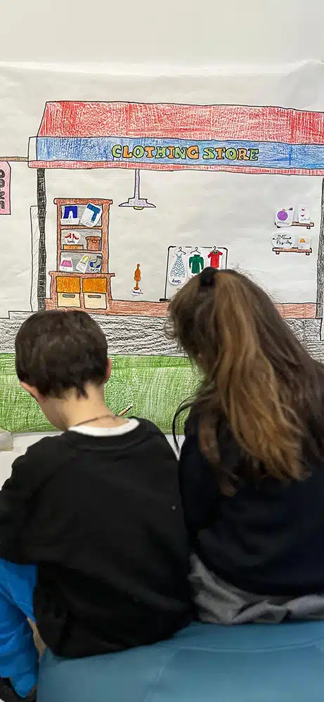 alumnas trabajando en un proyecto